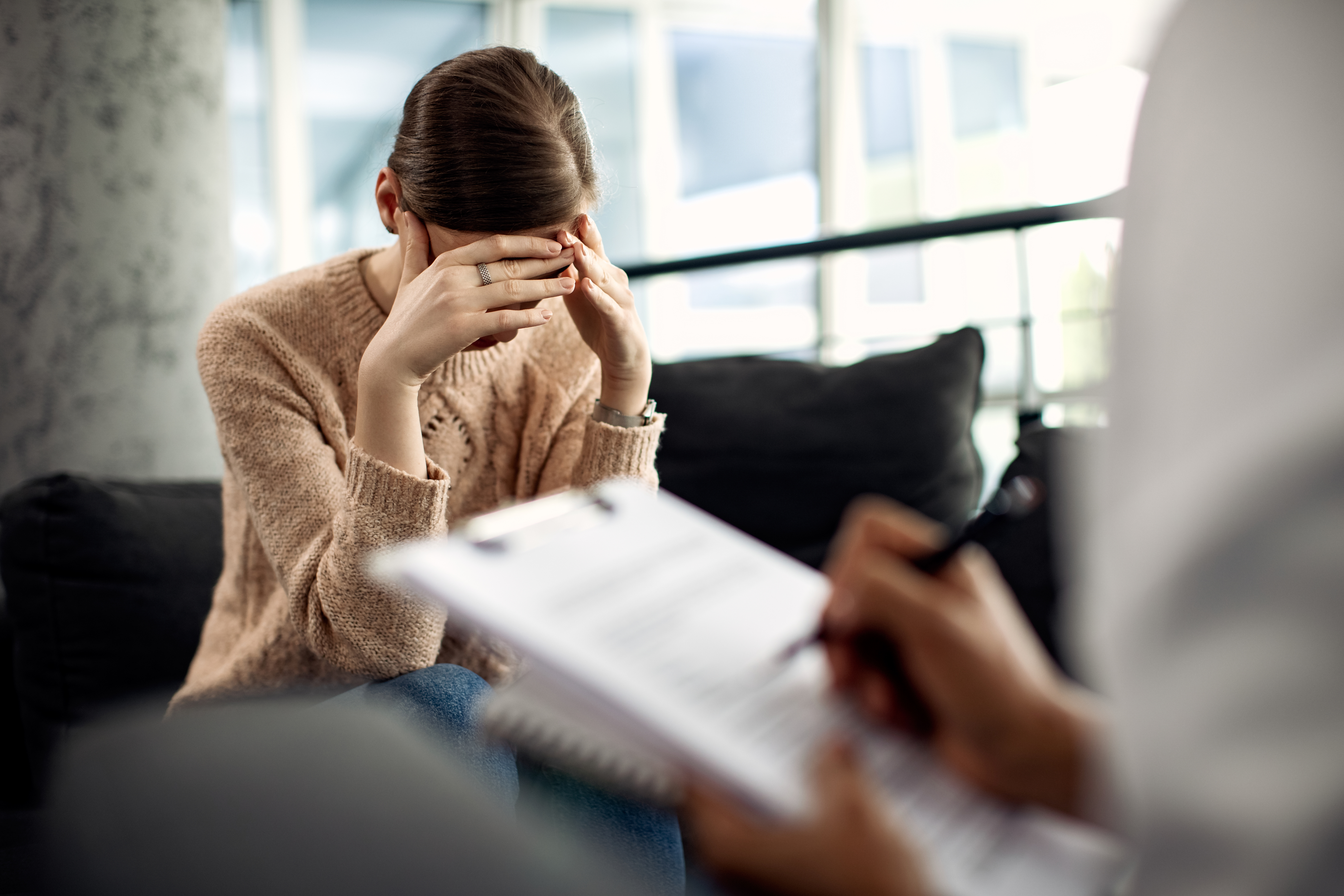 vmeste-preodolevaem-trudnosti:-proveli-696-konsultatsiy-v-aprele
